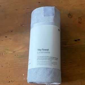 Lululemon The Towel large.